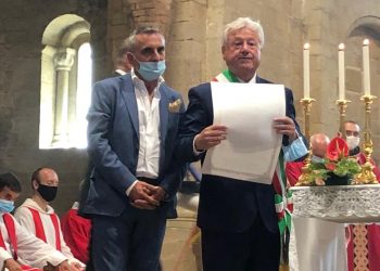 Ventimiglia: gli “Angeli del Covid” premiati in cattedrale con dodici San Segundin d’argentu firmati Giansante Gioielli