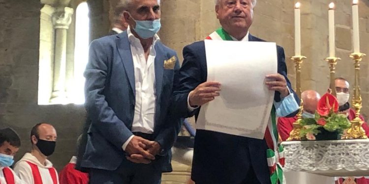 Ventimiglia: gli “Angeli del Covid” premiati in cattedrale con dodici San Segundin d’argentu firmati Giansante Gioielli